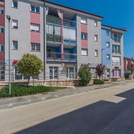 Apartment Melarnian Near The Beach In Umag Exterior foto