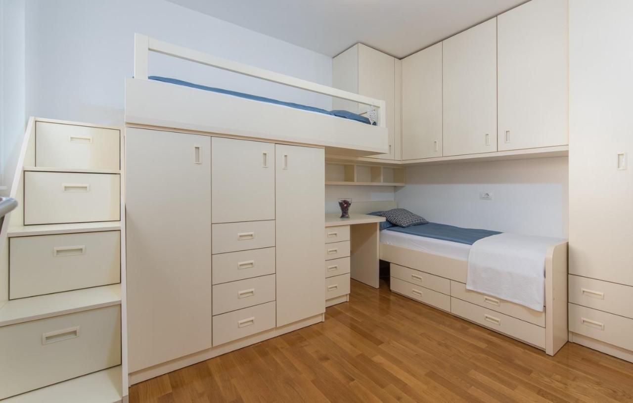 Apartment Melarnian Near The Beach In Umag Exterior foto